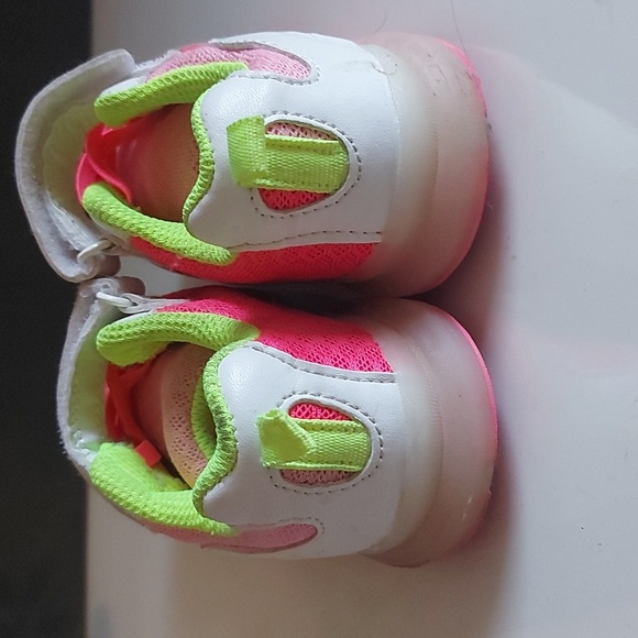 Carter's Light Up Running Shoes Size 7 - Picture 4 of 5